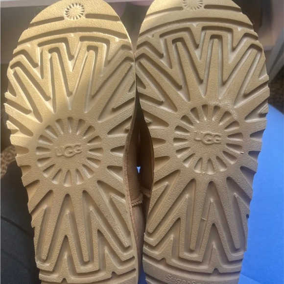 UGG Mini II Tan Boots - Picture 6 of 6